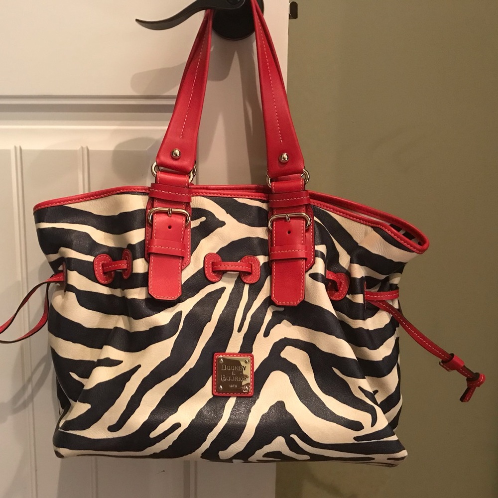 Awesome Bag To Add A Little Pizazz To Any Outfit!